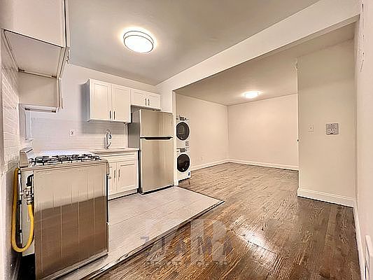 2nd image of 2108 Regent Pl #1F