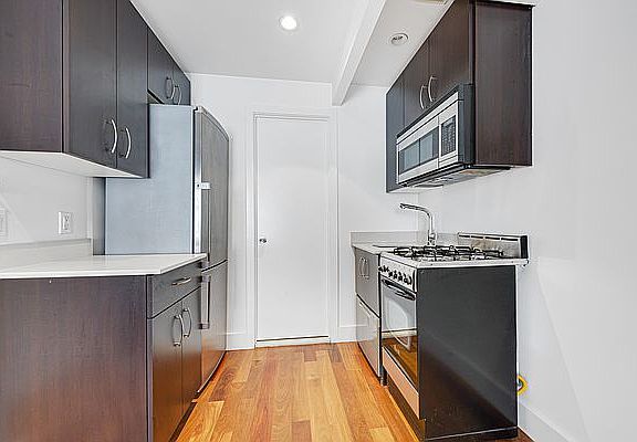 3rd image of 165 Ludlow St #1N