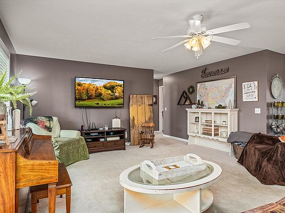 4th image of 4504 Brookshire Dr