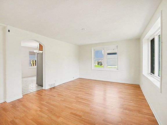 3rd image of 2701 Carmel Blvd