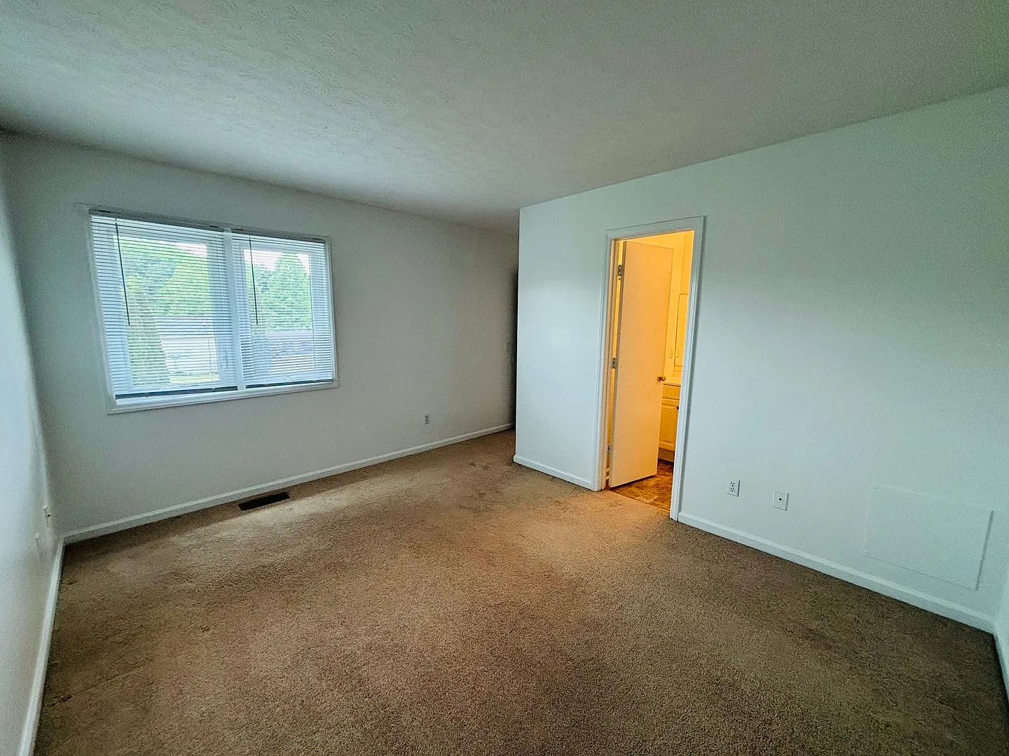 1152DM - 1425/1427 Sandy Circle- M — Photo 4