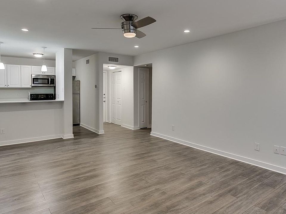 1st image of 2902 Douglas Ave Unit 115