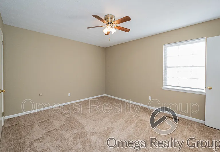 504 Roselle Ln — Photo 18