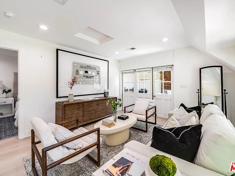 547 Loring Ave — Photo 32