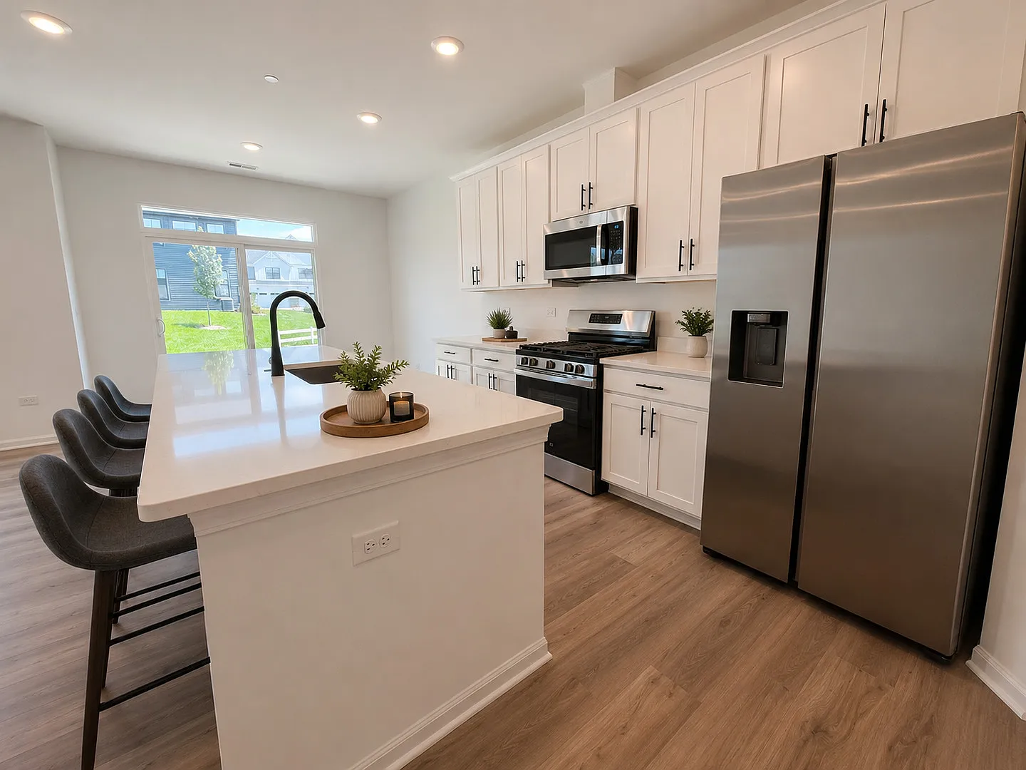 3 bed, 2.5 bath, 1839 sqft, $3,750 — Photo 4