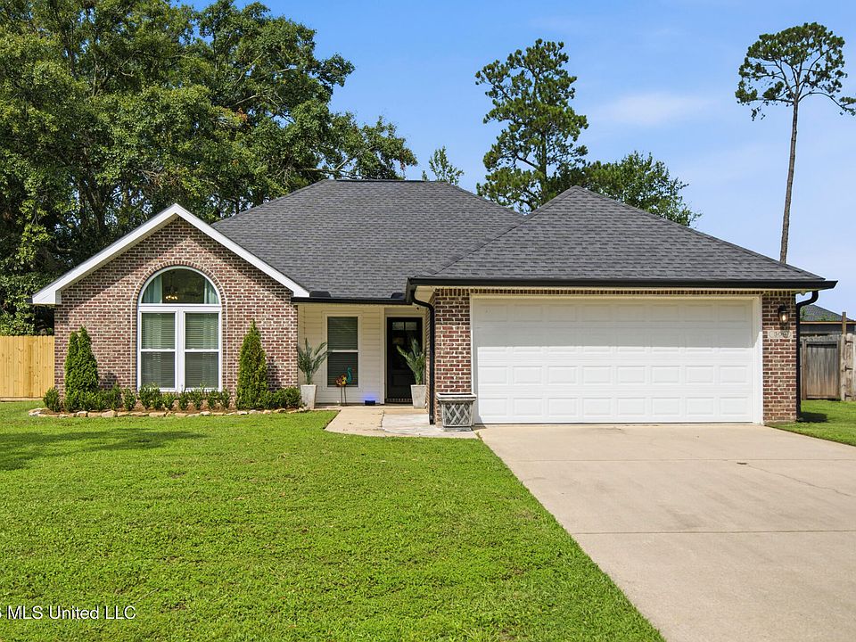 1st image of 309 Woodcrest Dr