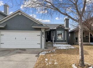 194 E Martinglen Way NE, Calgary, AB T3J3L1