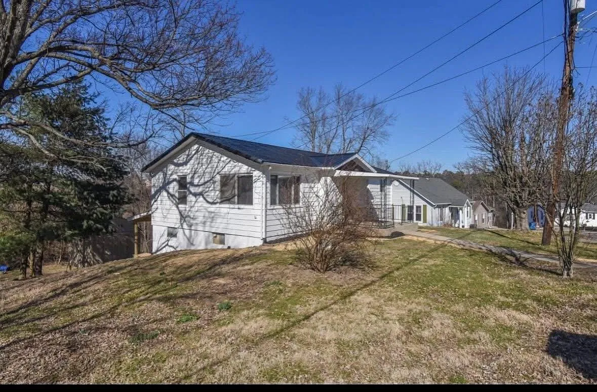 3 bed, 2.0 bath, $1,600 — Photo 2
