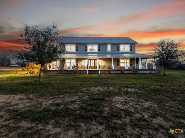 917 County Road 664, Devine, TX 78016