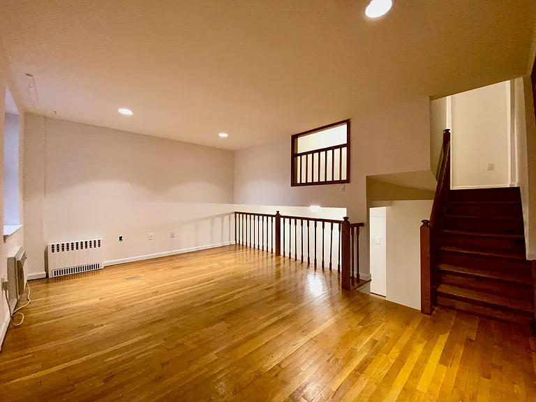 235 E 33rd St #6 — Photo 2
