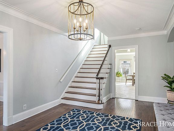 4th image of 2000 Lake Dr SE