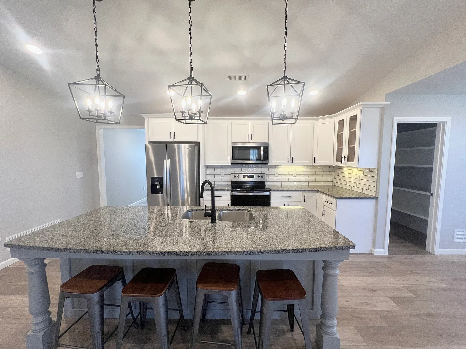 3 bed, 1545 sqft, $2,600 — Photo 3