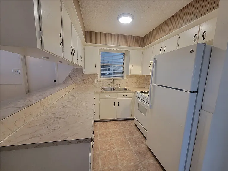 5806 Nassau Dr #B — Photo 16