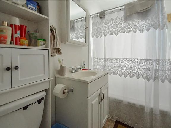 5th image of 822 S 23rd St