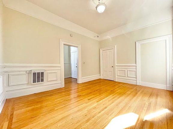 3rd image of 996 Valencia St APT 15