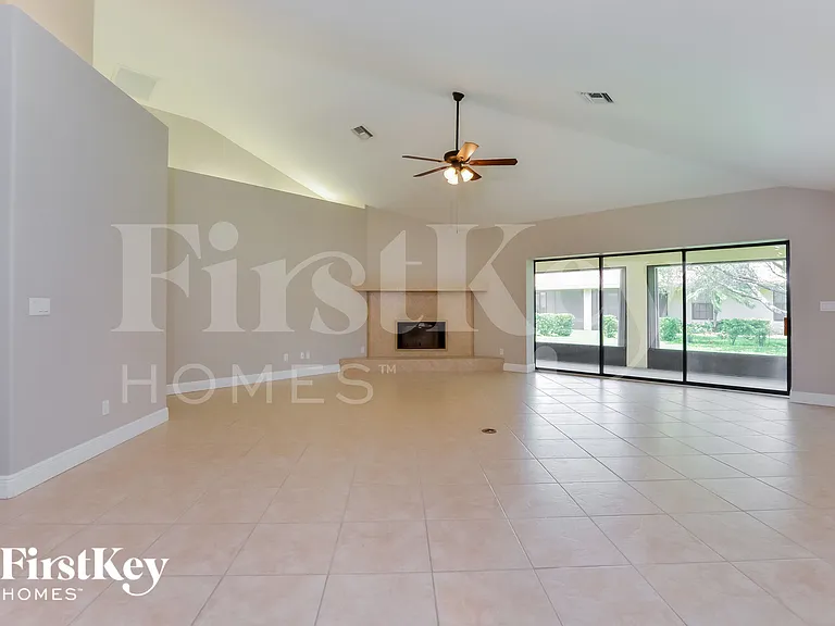 1655 James Cir — Photo 3