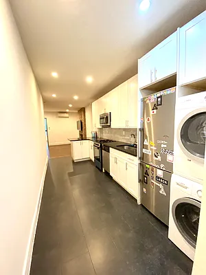 Rented by Safdie Realty Group | media 32