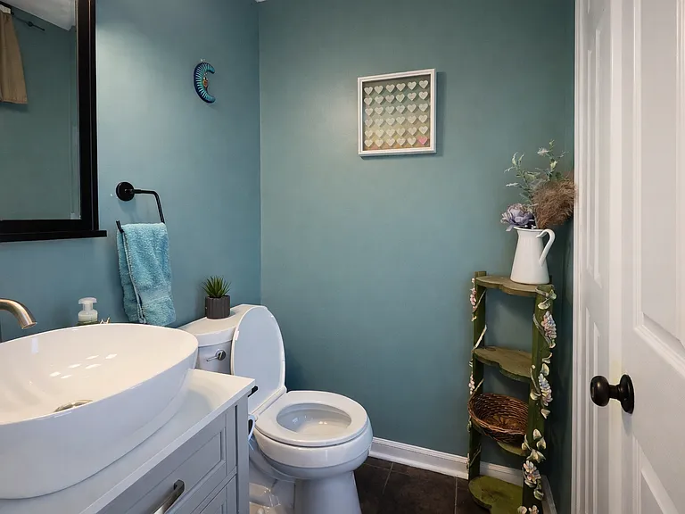 1281 Harrow Cres #1 — Photo 12