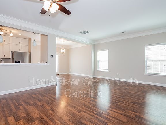 3rd image of 1014 Black Oak Dr
