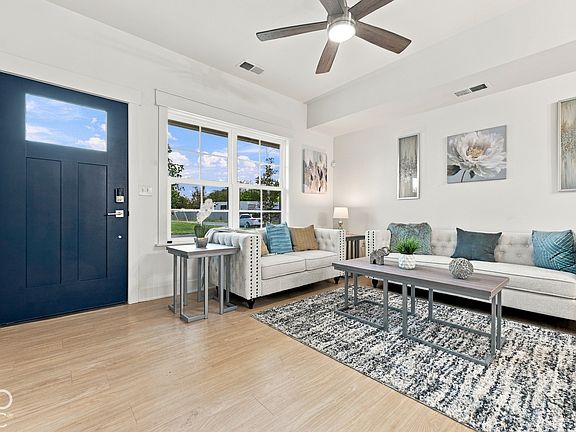 3rd image of 2051 Ralston Ave