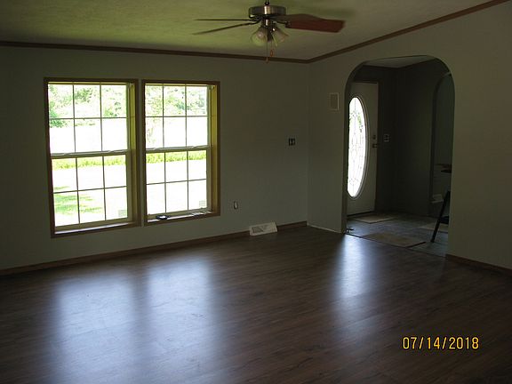 4th image of 9990 Chandlersville Rd