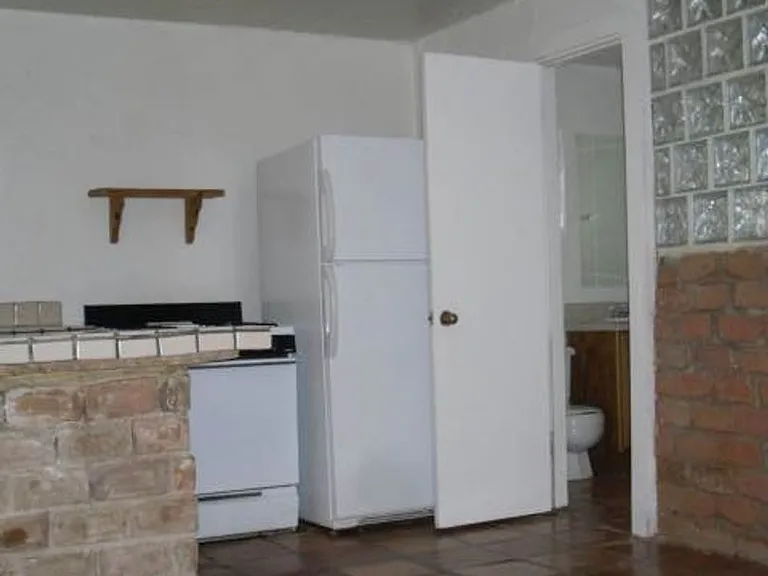 504 W Brown St — Photo 4