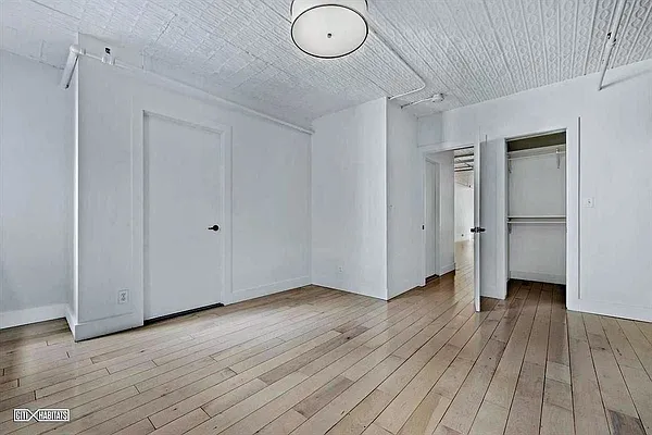 Rented by Vertical Real Estate LLC | media 21