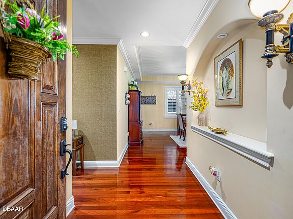 5th image of 114 Club House Dr Unit 205