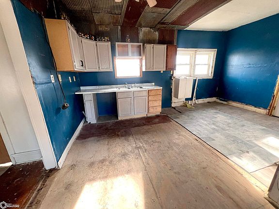 2nd image of 303 W 3rd St