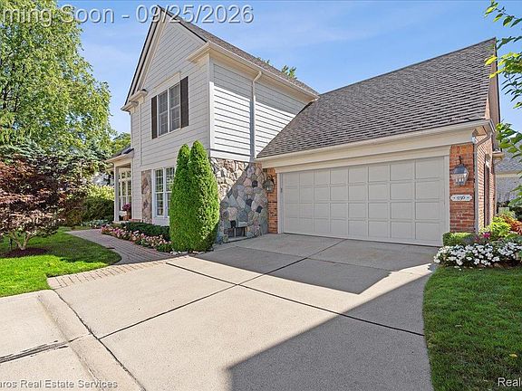 3rd image of 936 Lochmoor Pl