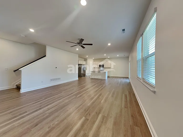 319 Pine Hill Ct — Photo 6