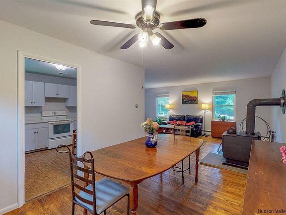 3rd image of 27 Normandy Ct