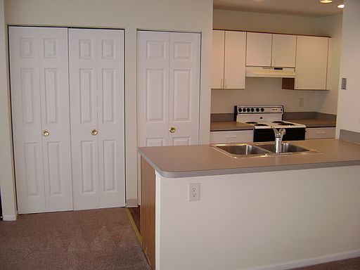 5th image of 302 E Fulton St APT C