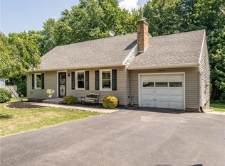 1456 Willowdale Dr, Macedon, NY 14502