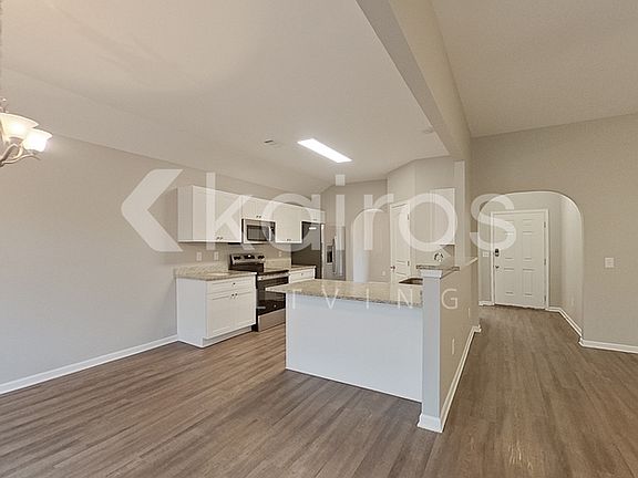 4th image of 818 Heather Dr