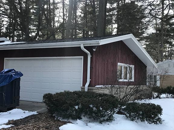 2nd image of 1683 Forest Glen Dr.