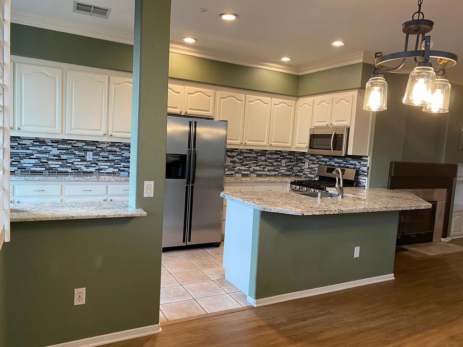 3 bed, 2.5 bath, 1300 sqft, $5,800 — Photo 4