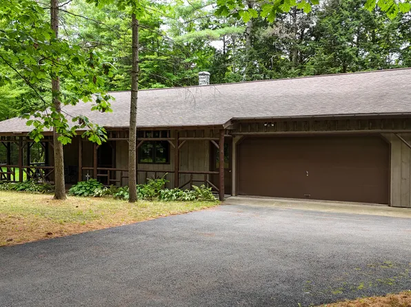 190 Bear Swamp Rd, Peru, NY 12972