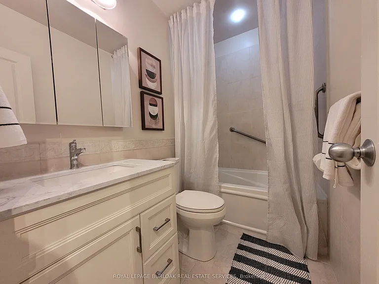 15 Elizabeth St N #101 — Photo 8