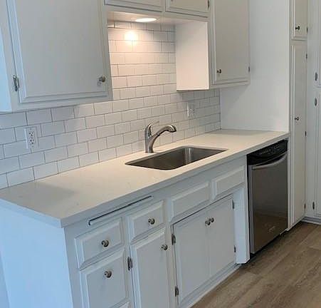 4th image of 1226 E 2nd St #6-1226-06