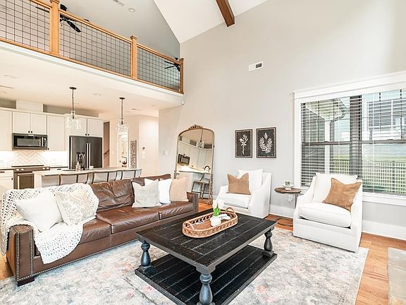 5th image of 504 Simmons View Dr
