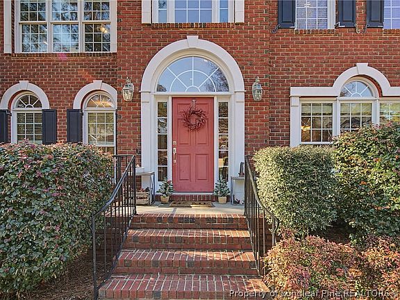 2nd image of 129 Barons Run W