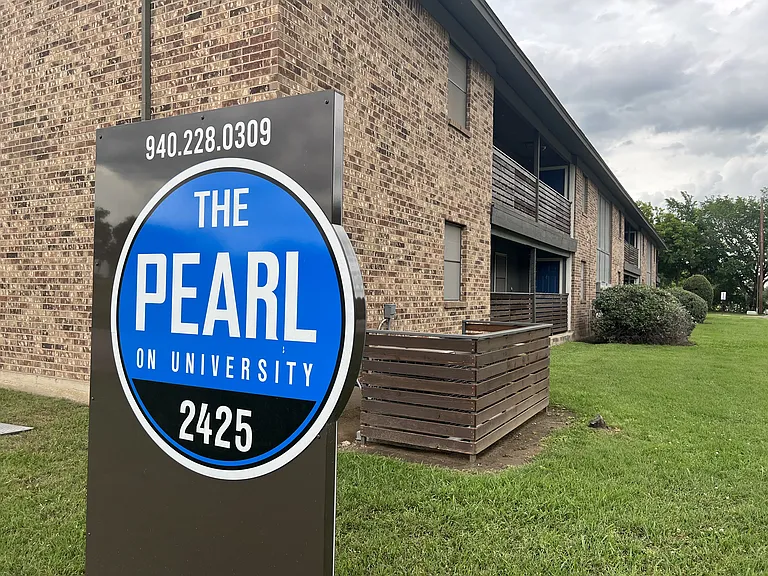 The Pearl on University — Photo 1