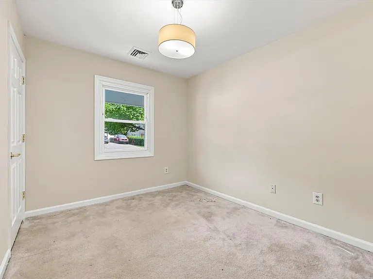 27 Glover Ln — Photo 10