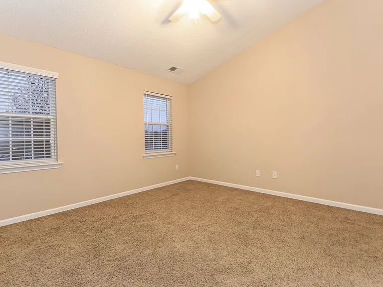 15239 Pangborn Pl — Photo 6
