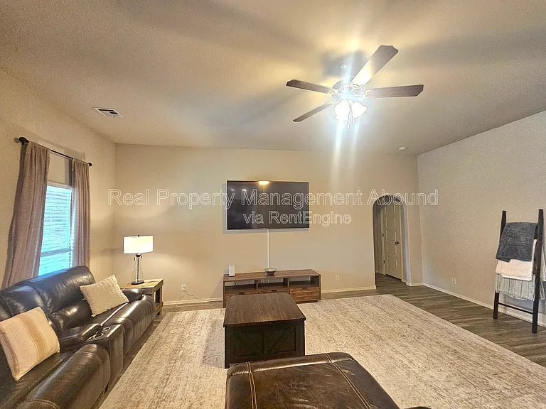 14727 S Urbana Ave — Photo 16