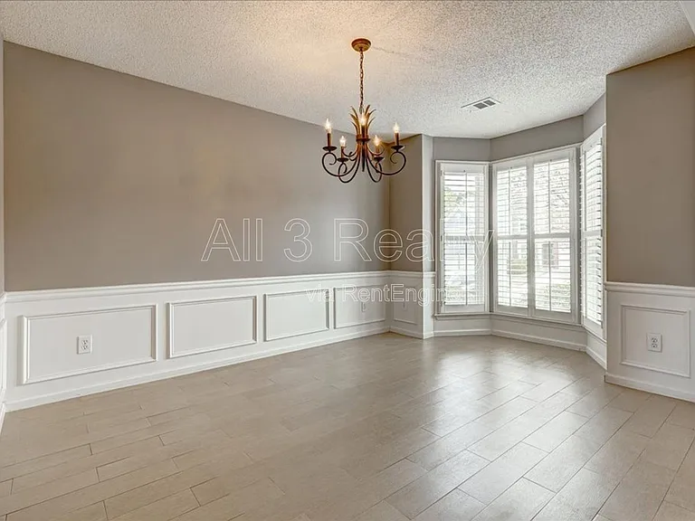 2540 Alvecot Cir — Photo 28