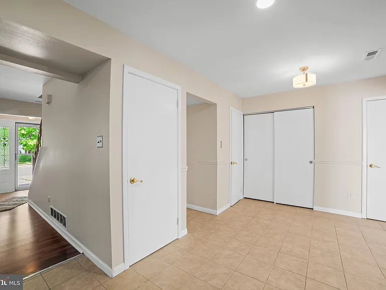 109 Stratton Ln — Photo 12