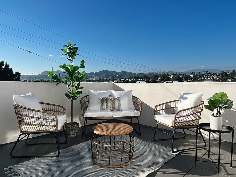 3226 W Robinson Ln — Photo 14