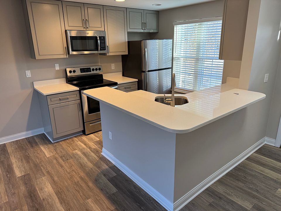 1st image of 17 Bassett Pl